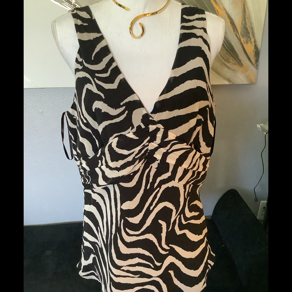 White House Black market top- XL